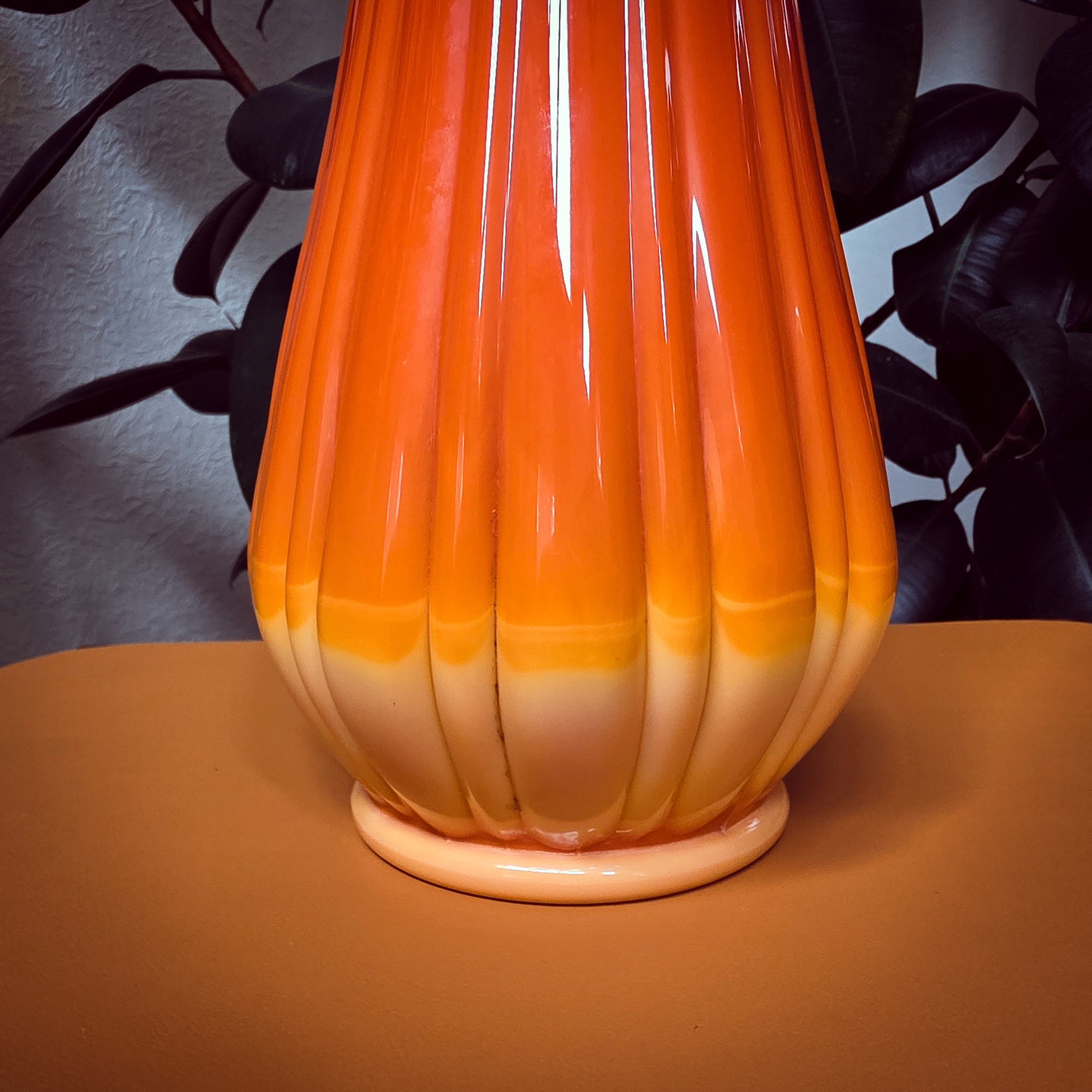 Ribbed Swung Vase