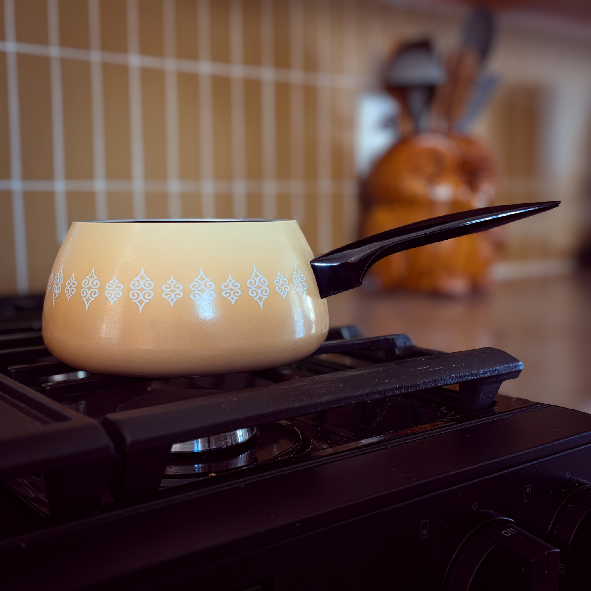 NOS Harvest Gold Enamelware Fondue Pot
